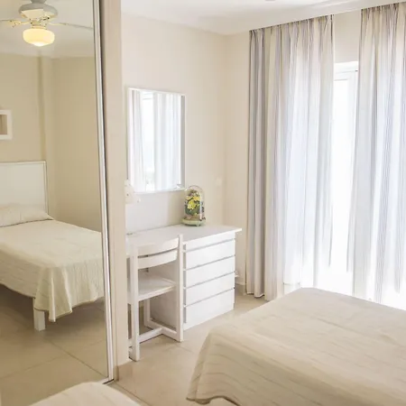 Hamilton Court Apart-hotel