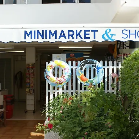 מלון דירות Hamilton Court 3*