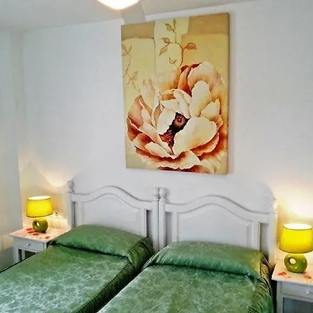 Hamilton Court Apart-hotel 3*