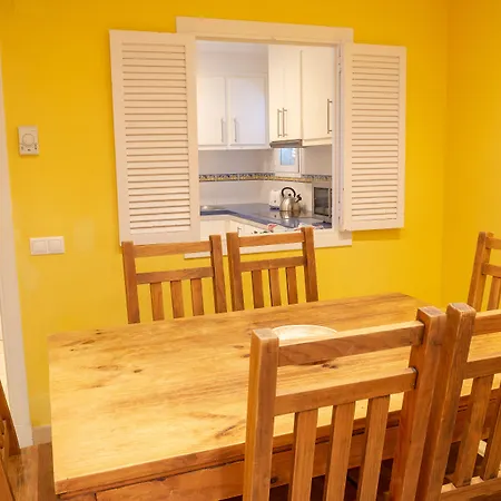 Hamilton Court Aparthotel