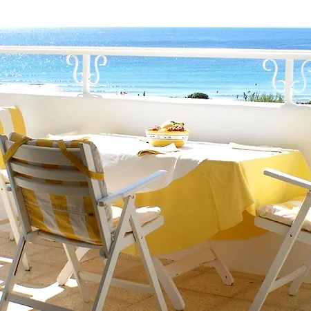 Hamilton Court Aparthotel