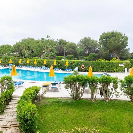Apart-hotel Hamilton Court 3*