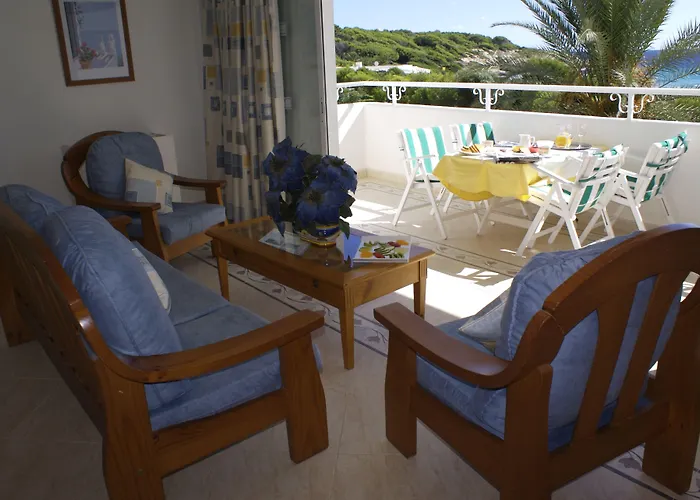 Hamilton Court Aparthotel Santo Tomás