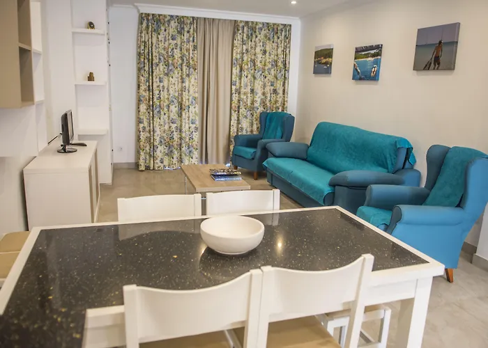 Hamilton Court Santo Tomás