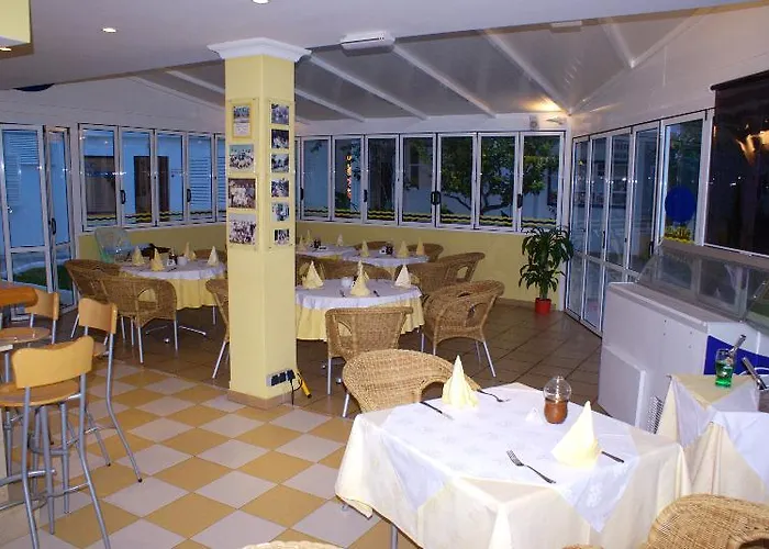 Hamilton Court Aparthotel