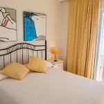 Hamilton Court Aparthotel 3*