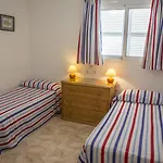 Hamilton Court Aparthotel 3*