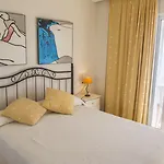 Hamilton Court 3*