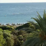 Hamilton Court Aparthotel 3*