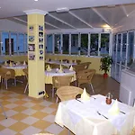 Hamilton Court Aparthotel