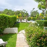 Aparthotel Hamilton Court 3*