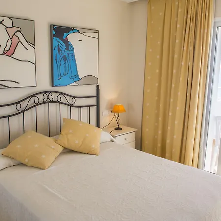 Hamilton Court 3*