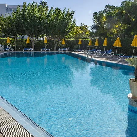 Hamilton Court アパートホテル 3*