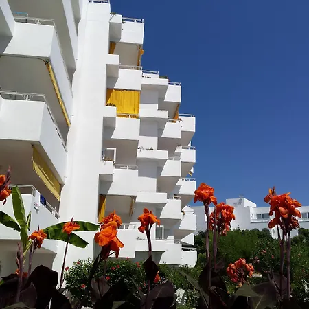Апарт-отель Hamilton Court 3*