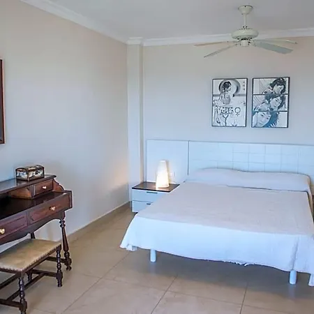 Aparthotel Hamilton Court 3*