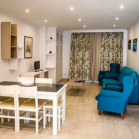 Hamilton Court Aparthotel Santo Tomás