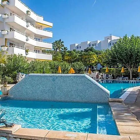 Hamilton Court Aparthotel 3*