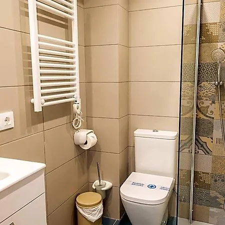 Hamilton Court Aparthotel 3*