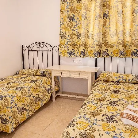 Hamilton Court 3* 산토토마스