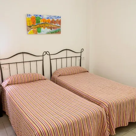 Hamilton Court 3* Santo Tomás