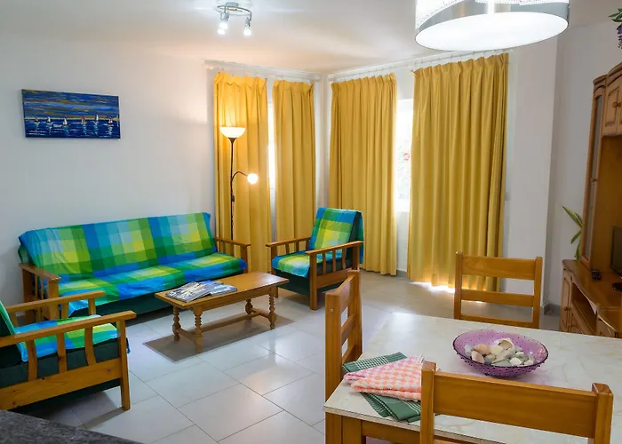 Hamilton Court 3* Santo Tomás