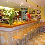 Hamilton Court Aparthotel Santo Tomás