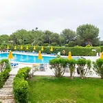 Aparthotel Hamilton Court 3*
